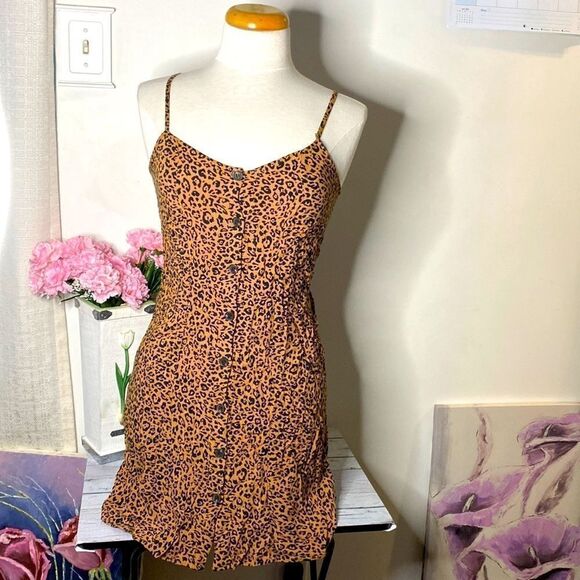 🌷H&M🌷CUTE Button Up Leopard Dress     - Picture 2 of 9